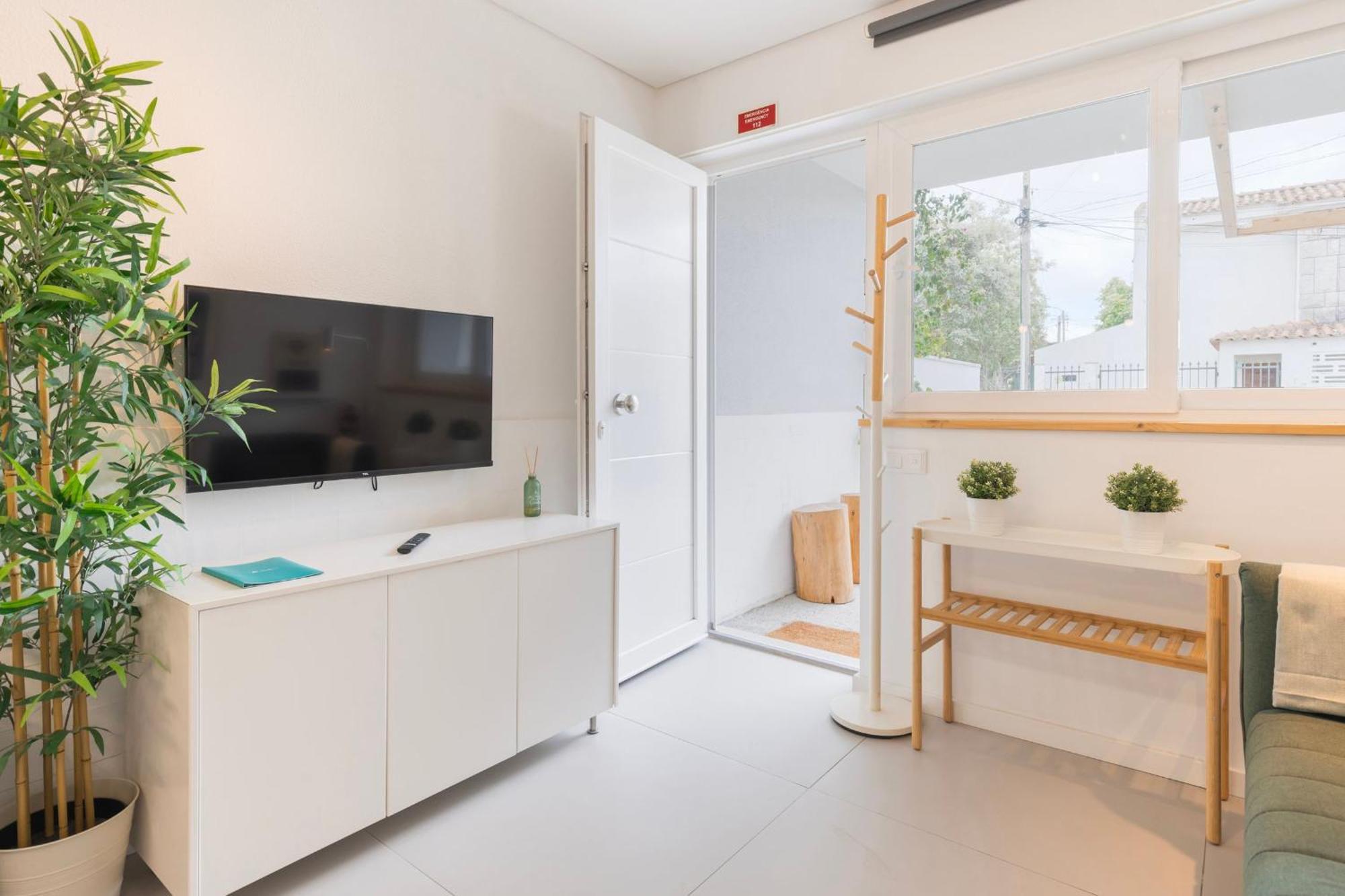 Apartment Carcavelos Sunny Retreat By Lovelystay Carcavelos (Lisbon)