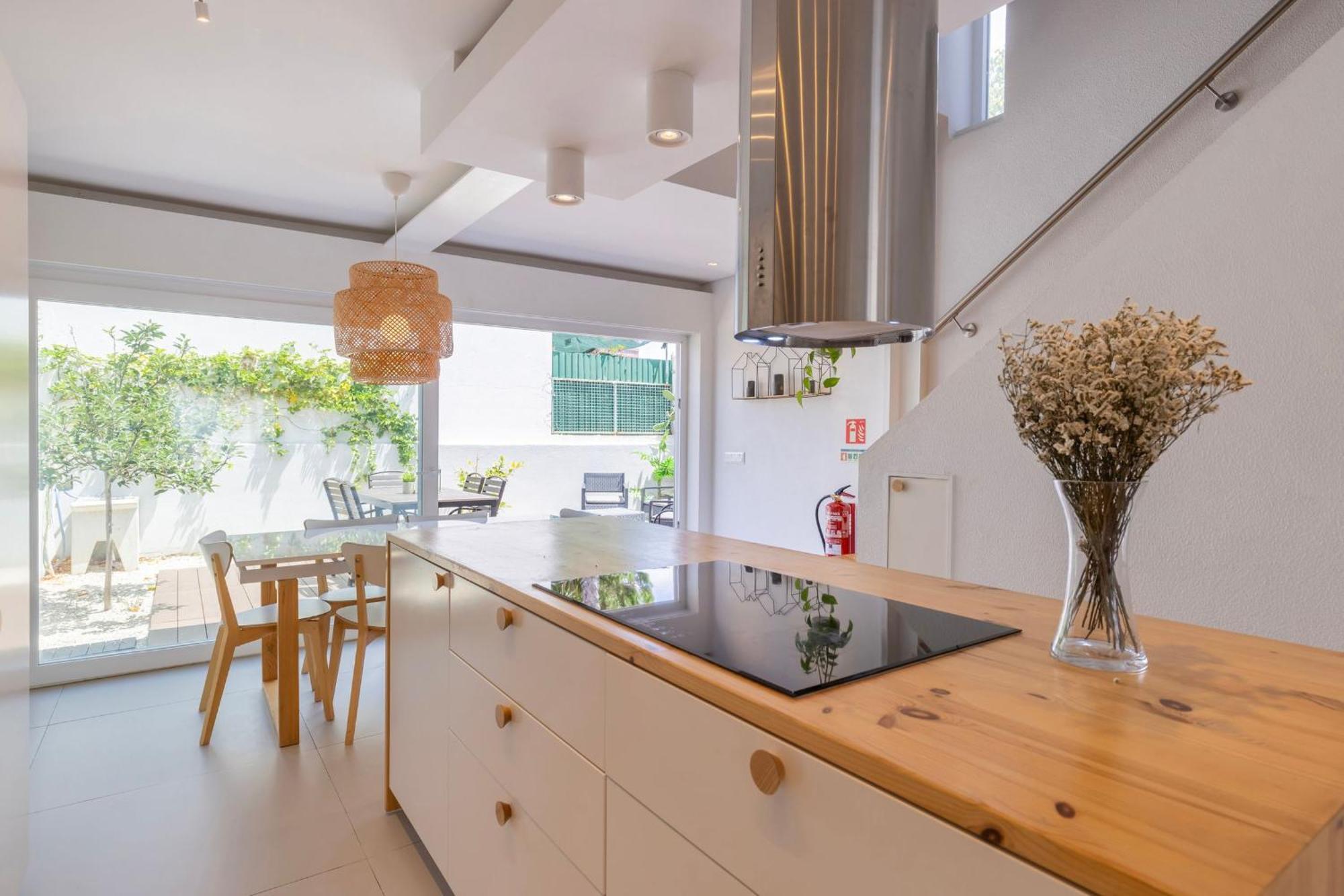Apartment Carcavelos Sunny Retreat By Lovelystay