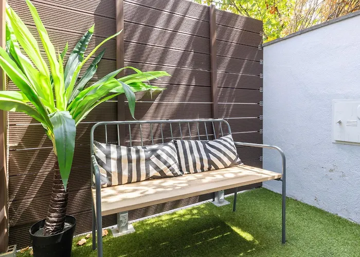 Carcavelos Sunny Retreat By Lovelystay