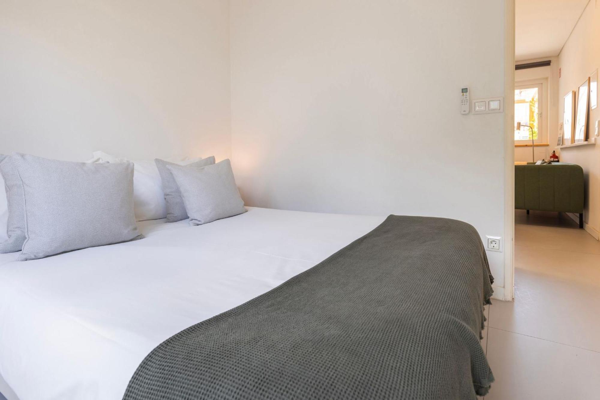 Carcavelos Sunny Retreat By Lovelystay