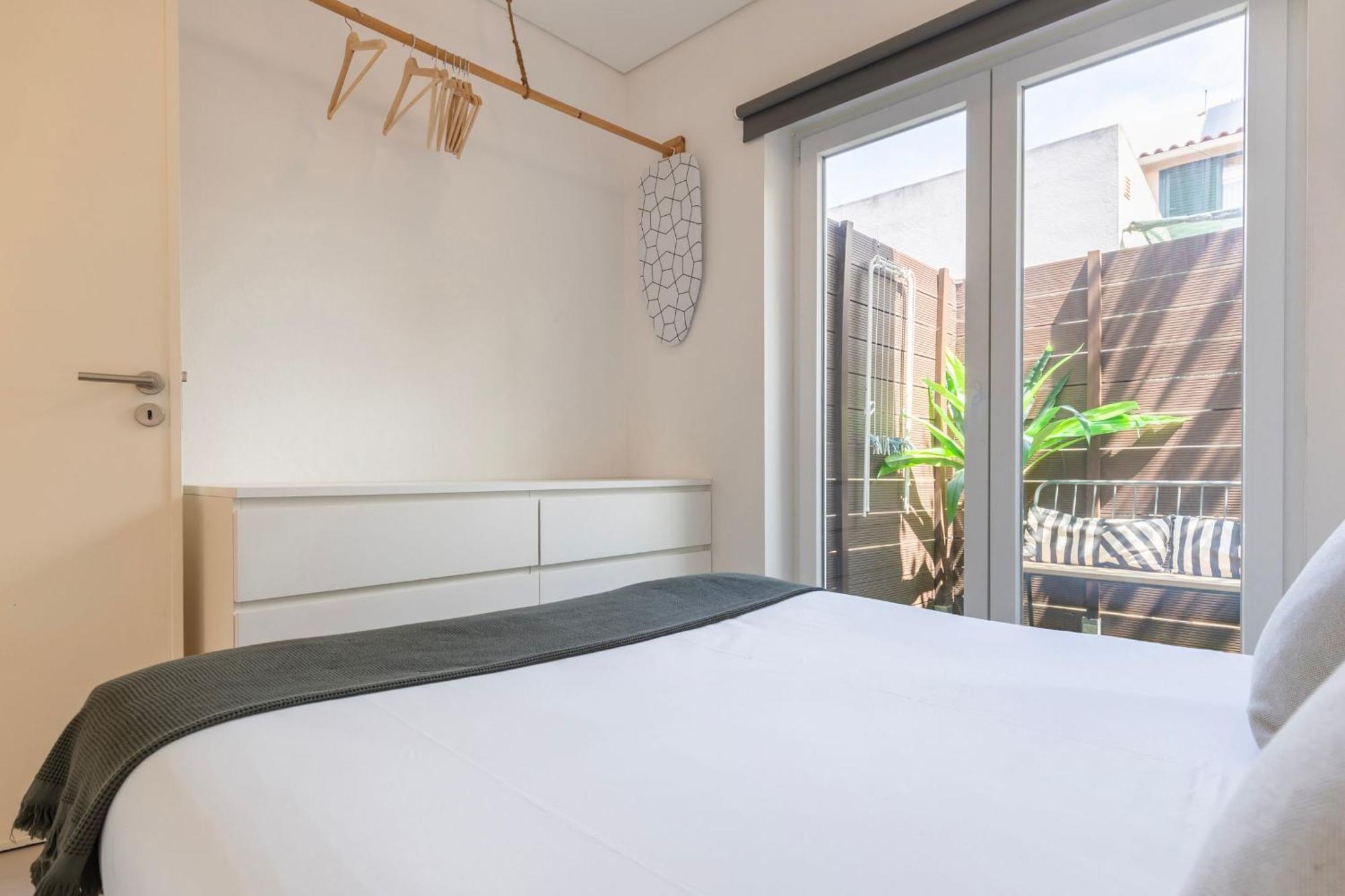 Carcavelos Sunny Retreat By Lovelystay