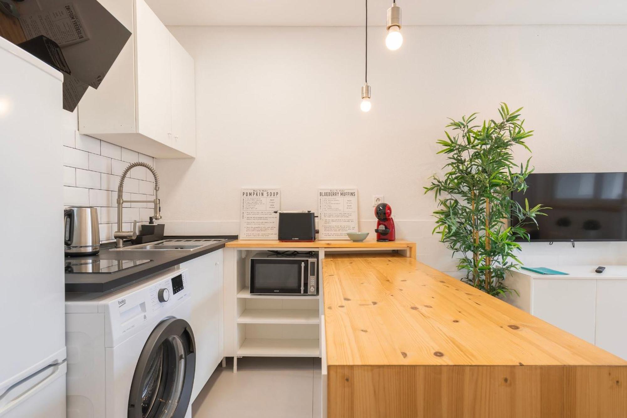 Carcavelos Sunny Retreat By Lovelystay *