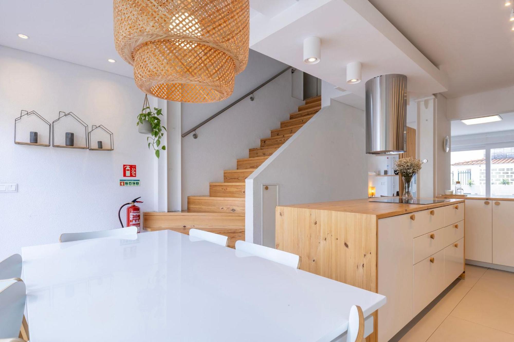 Carcavelos Sunny Retreat By Lovelystay *