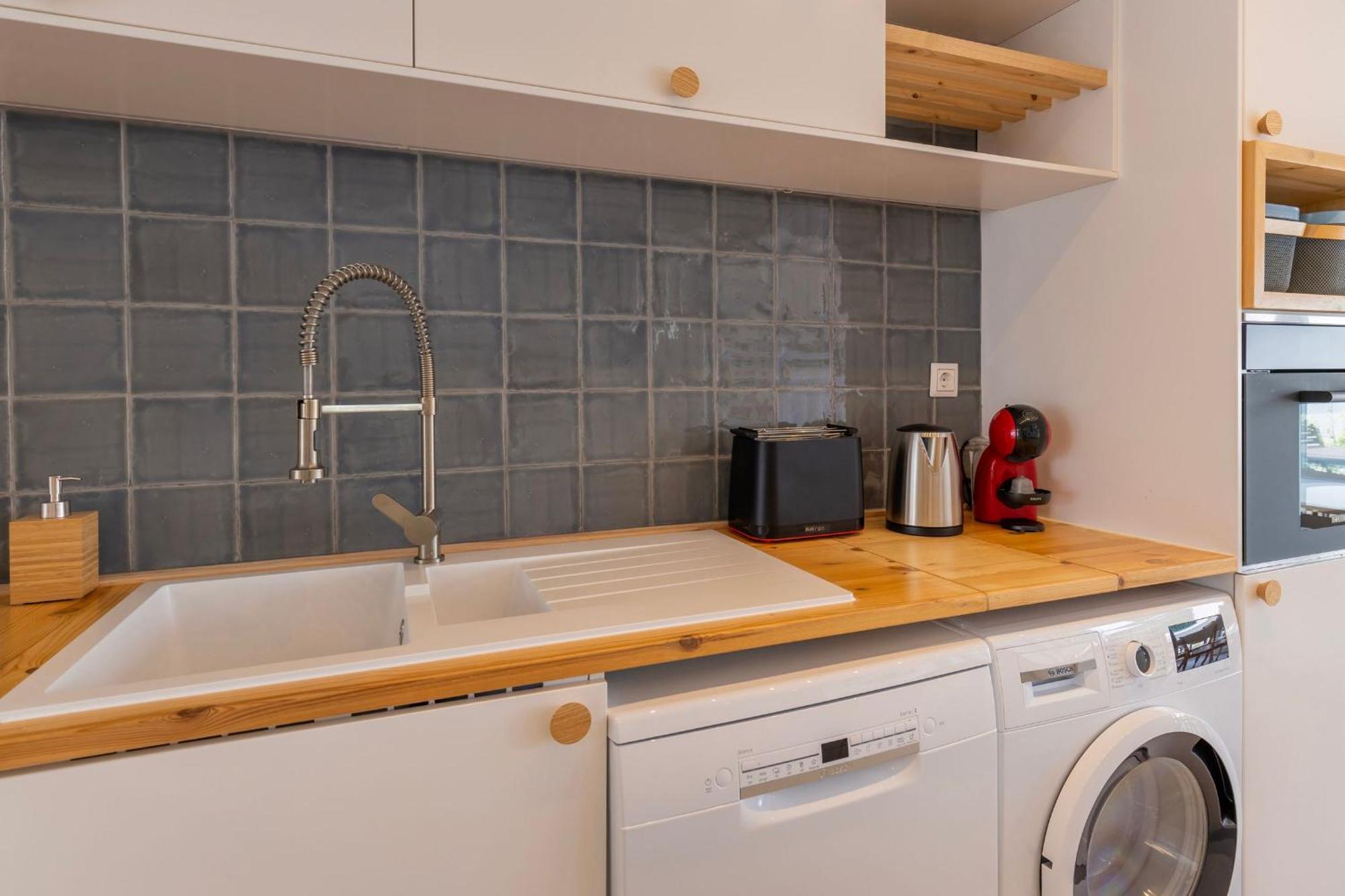 Apartment Carcavelos Sunny Retreat By Lovelystay